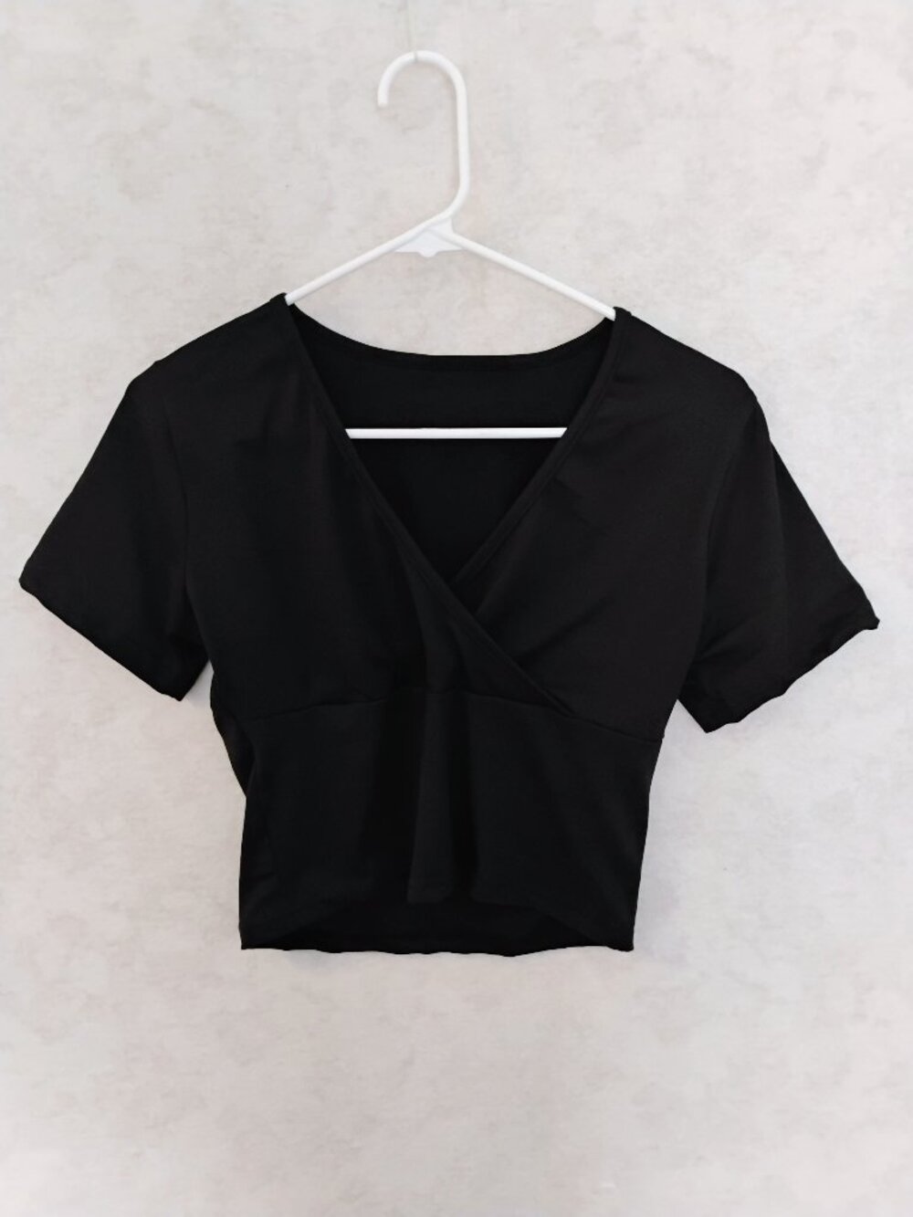 Black V-Neck Wrap Crop Top Tee Size Medium NEW